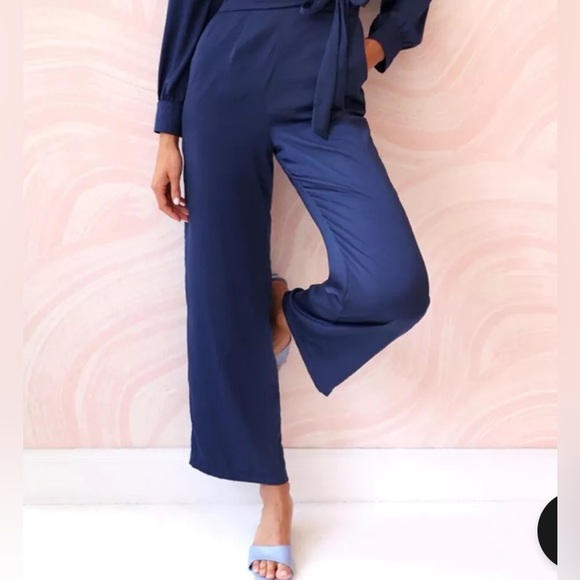 Adelyn Rae navy silky tie front jumpsuit NWOT Large (fits like Medium) - Picture 3 of 6